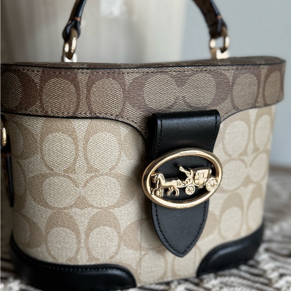 Original Coach Georgie handbag/ crossbody tan and Black Women's Bag